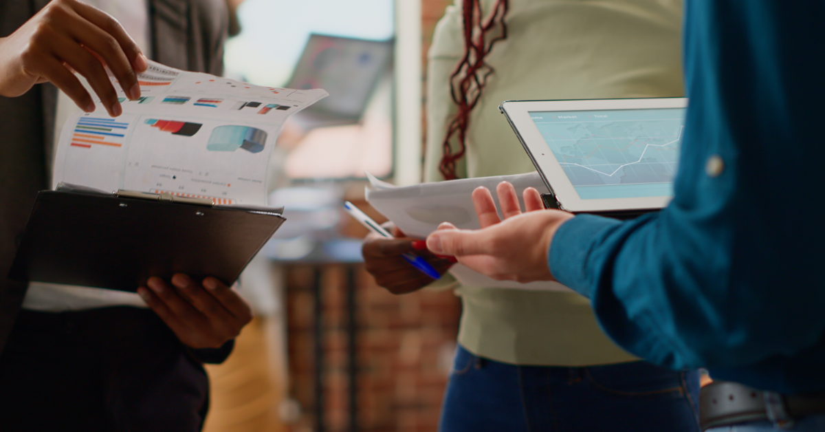 Customer Experience Software vs Customer Service Software: What’s the Difference?